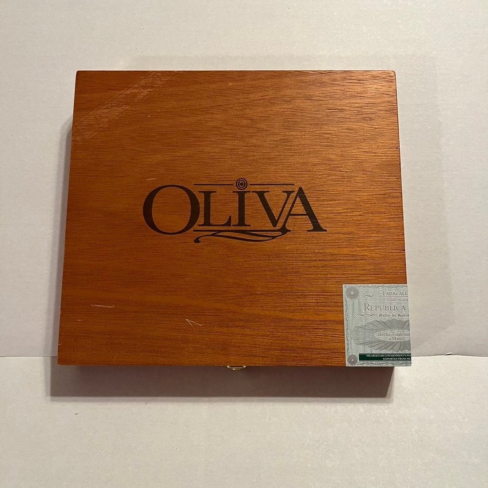 Empty Oliva‎ cigar box. Estell, Nicaragua